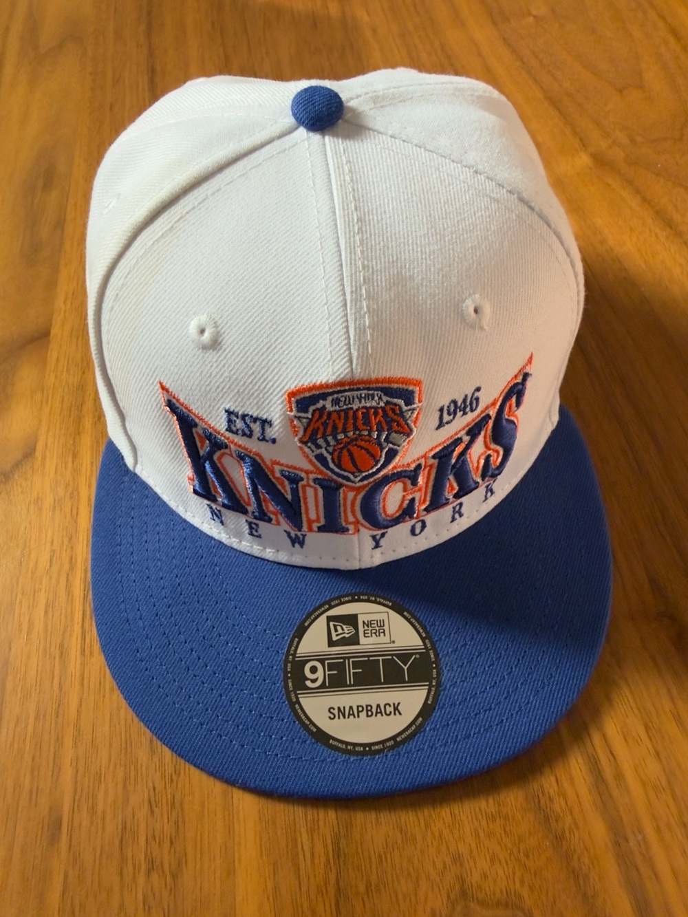 New York Knicks New Era White/Blue Crest Stack 9FIFTY Snapback Hat